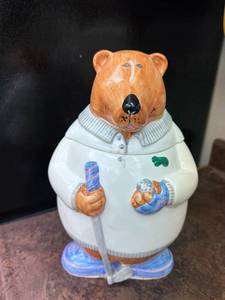 lot 117 image: Ceramic Bear Golfer Cookie Jar