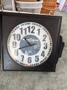 lot 153 image: Vintage Hotel Westminster Paris Wall Clock