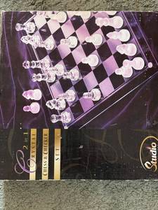 lot 154 image: Studio Silversmiths 2-in-1 Crystal Chess & Checker Set