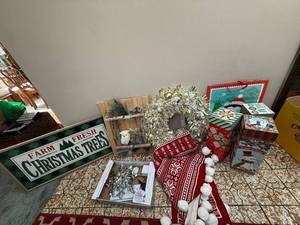 lot 158 image: Festive Christmas Decoration Set with Sign, New Blanket, Tree Topper and 2 Wreath & Gift Boxes