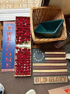 lot 229 image: Patriotic Decor Lot with Welcome Sign & Old Glory Plaque