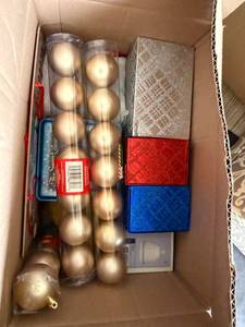 lot 262 image: Holiday Decoration Bundle - Lladro Christmas Bell, Ornaments, Gift Boxes, Festive Tin