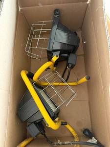 lot 265 image: Set of 2 Portable Work Lights with Yellow Stands