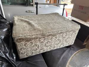 lot 268 image: Vintage Patterned Fabric Storage Ottoman with Lid