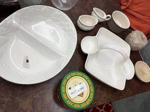 lot 270 image: Vintage White Ceramic Dishware & Decorative Plate Set