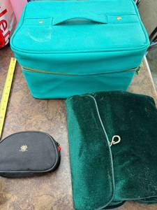 lot 294 image: Travel Jewelry Storage Set with Jewel Kit Trio Case