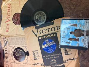 lot 295 image: Vintage RCA Victor & Columbia Records with Chant CD Collection