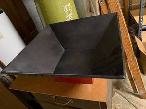 lot 302 image: Square Red and Black Wood Decorative Bowl