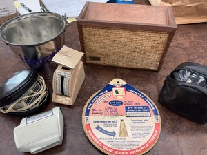 lot 50 image: Sunbeam Vintage Electric Shaver, Vintage Looking Speaker & Accessories with Goren Bidding Wheel Discs, Petite Postal Scale