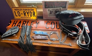 lot 27 image: Harley-Davidson LO-RYDR Plate & Sturgis Stories Memorabilia