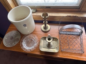 lot 31 image: White Ceramic Crock, Glass Plate & stand & Wire Basket, Vintage Kitchenware