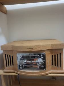 lot 95 image: Sylvania Wood Compact Component System With Turntable & AMFM Radio