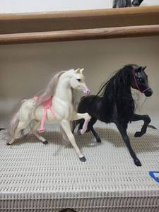 lot 104 image: Horse Figures - 2-Pack Plastic Toy Horses, White & Black with Pink Tack