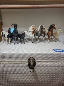 lot 107 image: vintage toy Horse Figurines - Decorative Plastic Horses with Saddles (Assorted Colors)