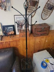 lot 165 image: Vintage Black Metal Coat Rack Floor Stand with Curved Hooks - Geometric Base