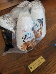lot 189 image: Glade Solid Air Freshener Cashmere Woods 6-Pack