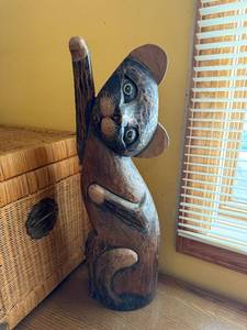 lot 65 image: Hand-Carved Wooden Cat Figurine - Folk Art Sculpture