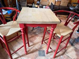 lot 232 image: Red Painted Table with 4 Woven Seat Stools - Kitchen Set