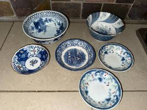 lot 321 image: Liberty Blue Dishes - Vintage Blue & White (Lot of 6)