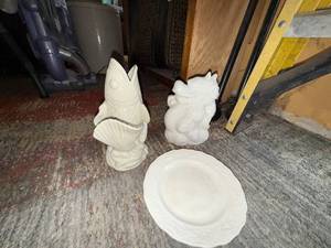 lot 335 image: White Ceramic Fish & Dragon Figurines Set with Shell Plate - 3-Piece