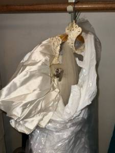 lot 341 image: Ivory Lace Wedding Dress with Beading - Satin-Lined Gown for Brides, Vintage-Inspired