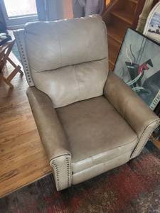 lot 5 image: Beige Leather Recliner Chair with Nailhead Trim