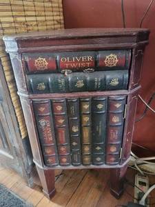 lot 9 image: Decorative Stacked-Books Bookcase Cabinet