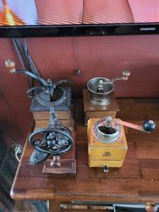 lot 11 image: Antique Hand-Crank Coffee Grinders (Lot of 4)