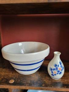 lot 150 image: OTAGIRI Porcelain Vase & Bowl Set - Blue Floral Pattern, Japan