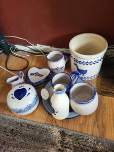 lot 271 image: Longo Grina Delft-Style Blue & White Ceramic Set - 9 & Pieces