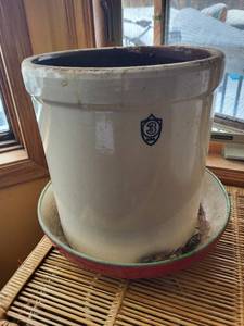 lot 278 image: Ceramic Planter Pot With 3 USA Logo - Large 12 in Tall