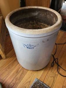 lot 279 image: 8-Gallon Stoneware Crock - Crown Mark U.S.A. Blue-Gray Ceramic Jar