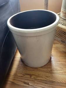 lot 280 image: Planter Pot - Large White Ceramic with Black Interior, U.S.A. Shield Mark (5)