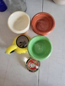 lot 307 image: Ice Cream Cone Ceramic Mugs - Set of 3 & Harley-Davidson Kettle & USMC Emblem