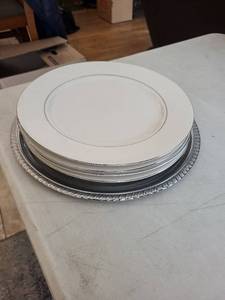 lot 309 image: Classic Platinum Dinner Plates 4246 - 4-Piece Set with Charger Plate, Made in China (1999)