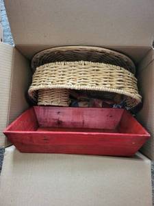 lot 312 image: Handwoven Wicker & Red Painted trays