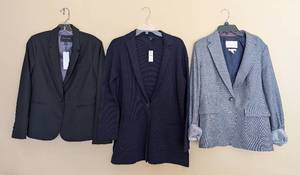 lot 137 image: UL - Banana Republic Petite 8P Black Blazer - Talbots Petite PM Gray Blazer - New with Tags