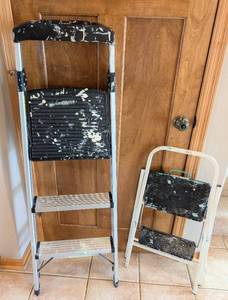 lot 207 image: ML - 2-Piece Aluminum Step Ladders - Used, Paint-Spattered