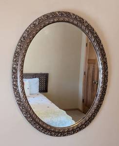 lot 55 image: UL - Baroque Oval Wall Mirror Antique Style Bronze Frame