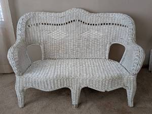 lot 68 image: UL - White Wicker Sofa