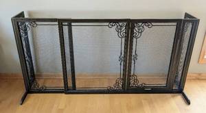 lot 73 image: ML - Frontgate Bronze Adjustable Pet Gate, Tri-Panel