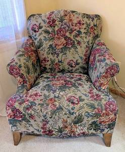 lot 118 image: UL - Floral Armchair Floral Upholstered Accent Chair