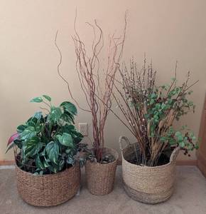 lot 120 image: UL - Decorative Baskets With Faux Foliage - Set of 3