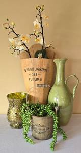 lot 28K image: LR - Wood Jardiniere Vase Set - Grand Jardin des FLEURS w Faux Florals & Green Pitcher