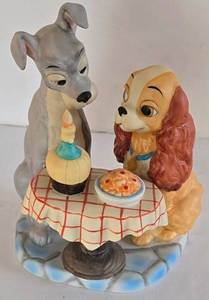 lot 49K image: K - Walt Disney Lady & the Tramp Figurine Table Scene