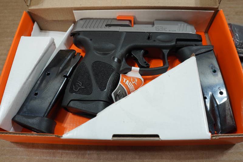 lot 1336 image: NEW Taurus G3C .40 S&W Semi-Auto Pistol - 3 Magazines