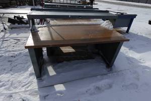 lot 421 image: Heavy Duty Workstation