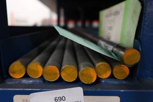 lot 690 image: 303 Stainless Steel Round Bar Stock - .625 x 12