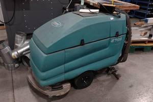 lot 382 image: Tennant 5700 Electric Walk Behind Floor Scrubber