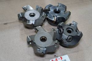 lot 346 image: 4 Face Mill Cutters - 2.5-3